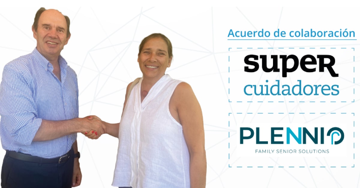 Aurelio López-Barajas, CEO de SUPERCUIDADORES, y María Leal, directora de PLENNIO, dándose la mano tras firmar el acuerdo para mejorar la atención a personas dependientes